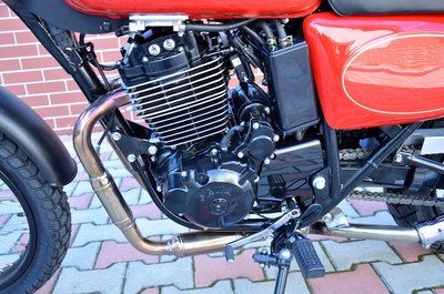 Motocykl Jawa 350 OHC SCRAMBLER - červený