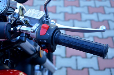 Motocykl Jawa 350 OHC SCRAMBLER - červený